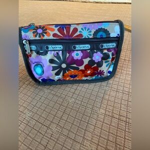 LeSportsac 2 zipper makeup bag with Large Colorful Flower Print NWOT